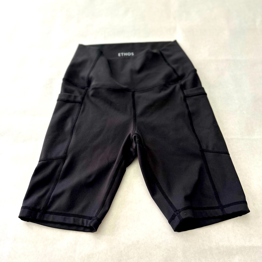 ETHOS - Yoga shorts with pockets